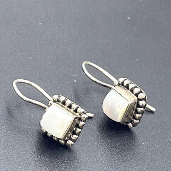 Silpada 925 Sterling Square Classic Pearl Button Frame Earrings W1394 2013 pg 14 - Picture 1 of 8